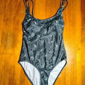 No Boundaries Gray Sun‎ Moon Star Print One Piece Swimsuit - M (7-9)